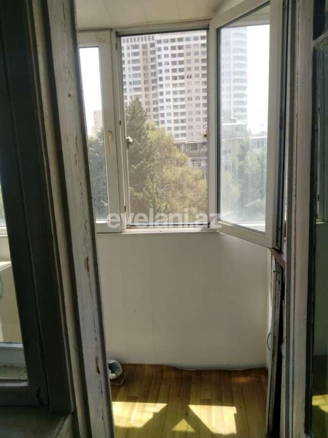 Rent, old building, 1 room, 33 m², Elmlar Akademiyası m.