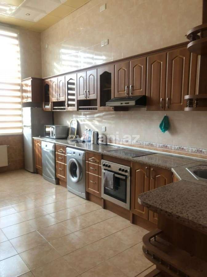 Kirayə verilir, yeni tikili, 3 otaqlı, 130 m², 28 may m.