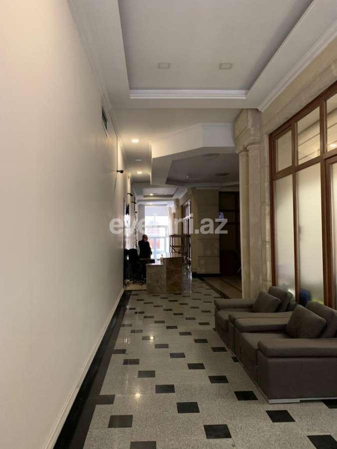 Kirayə verilir, yeni tikili, 3 otaqlı, 130 m², 28 may m.