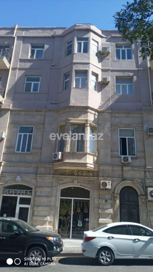 Sale, old building, 2 room, 66 m², Icheri Sheher m.