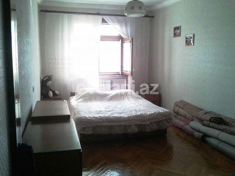 Satılır, köhnə tikili, 5 otaqlı, 105 m², Xalqlar Dostluğu m.
