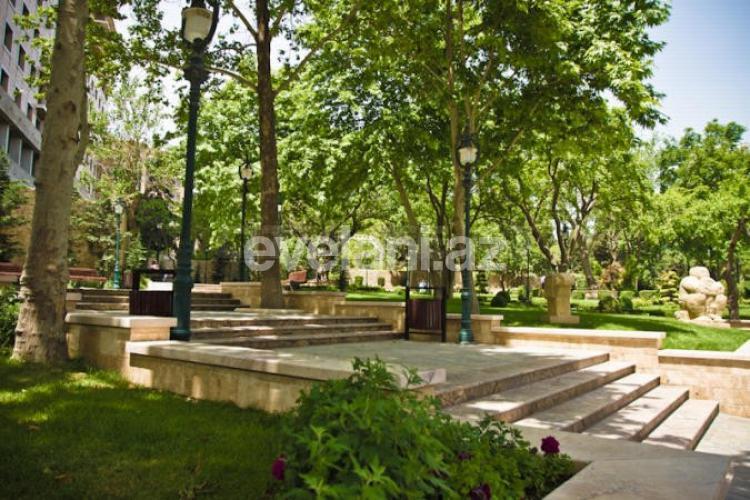 Sale, new building, 4 room, 200 m², Nasimi r.