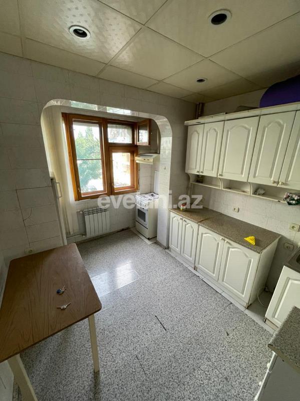 Satılır, köhnə tikili, 2 otaqlı, 60 m², Elmlər Akademiyası m.