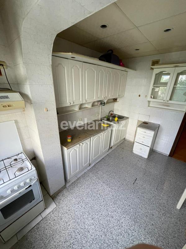 Satılır, köhnə tikili, 2 otaqlı, 60 m², Elmlər Akademiyası m.