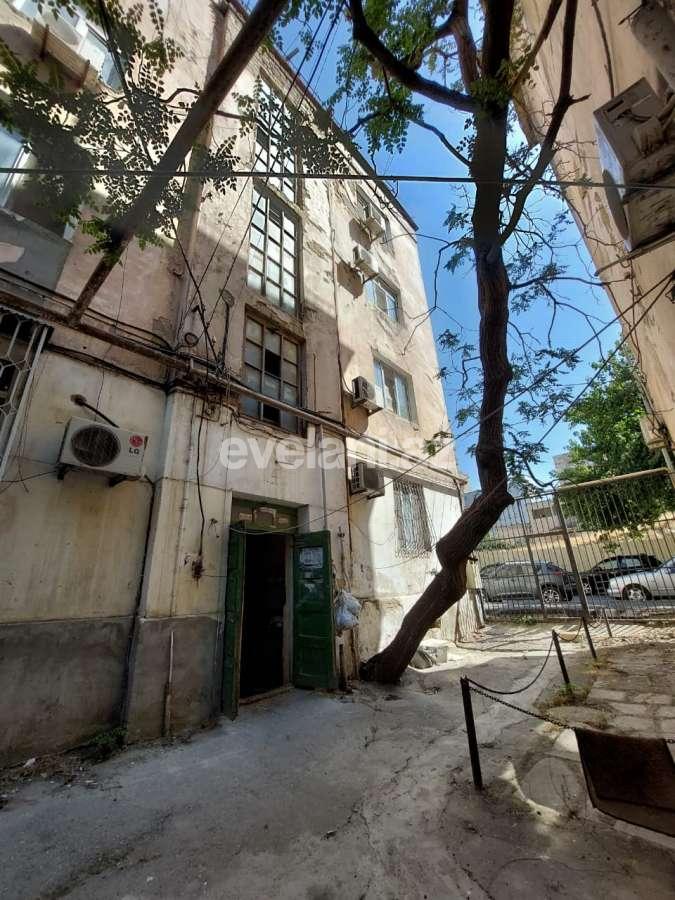 Sale, old building, 2 room, 63 m², Nasimi r.