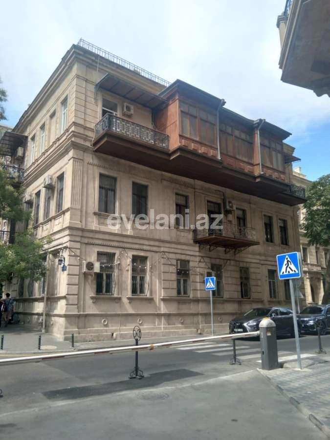 Sale, old building, 2 room, 66 m², Sabail r.