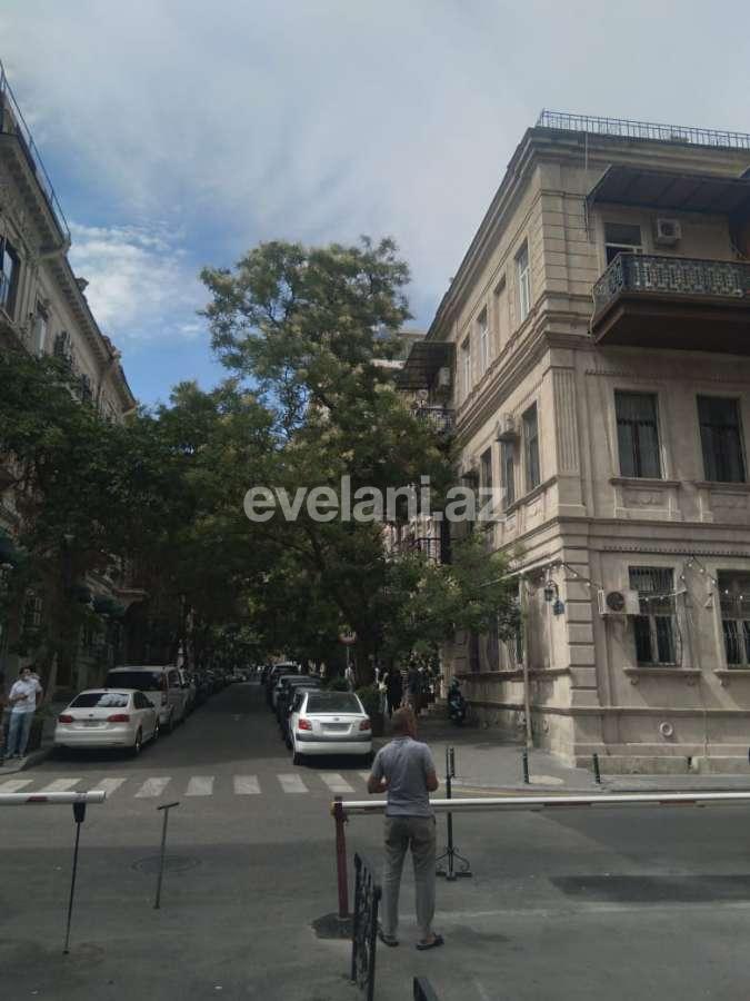 Sale, old building, 2 room, 66 m², Sabail r.