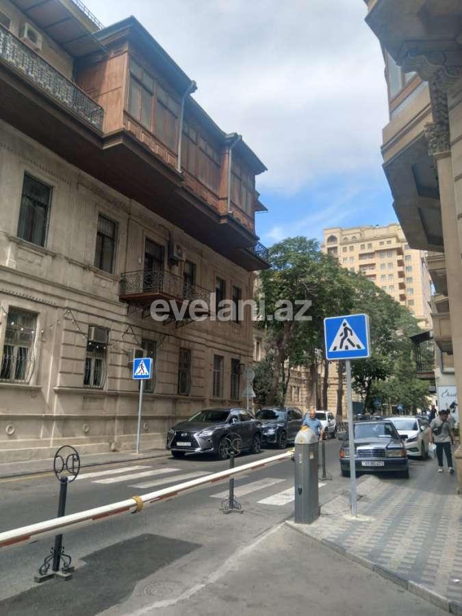 Sale, old building, 2 room, 66 m², Sabail r.