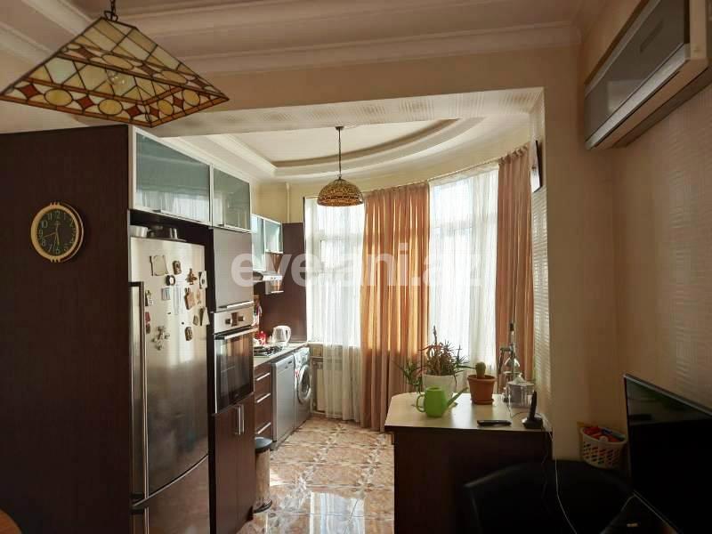 Satılır, yeni tikili, 3 otaqlı, 130 m², İnşaatçılar m.