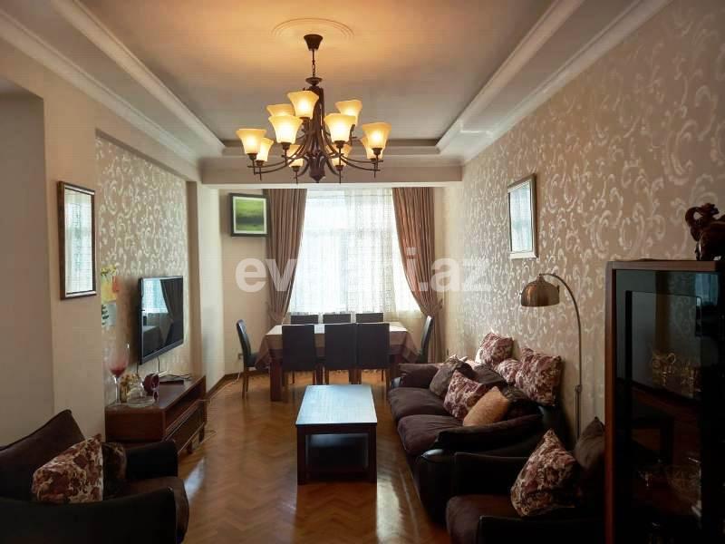 Satılır, yeni tikili, 3 otaqlı, 130 m², İnşaatçılar m.