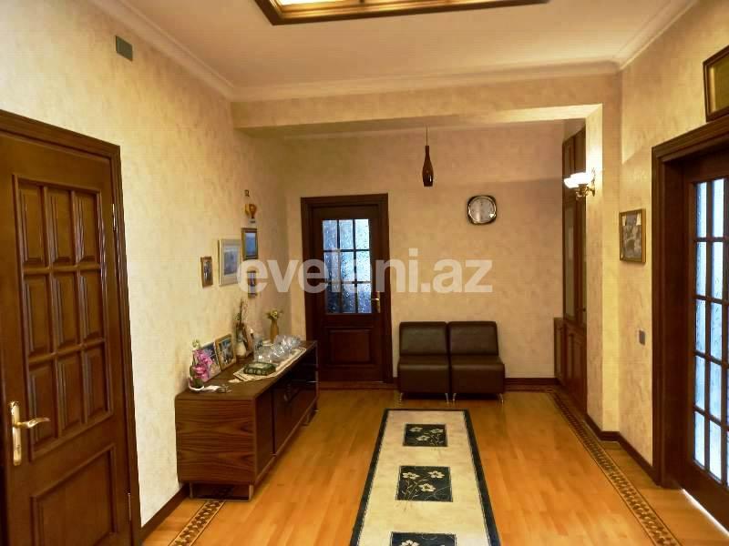 Satılır, yeni tikili, 3 otaqlı, 130 m², İnşaatçılar m.