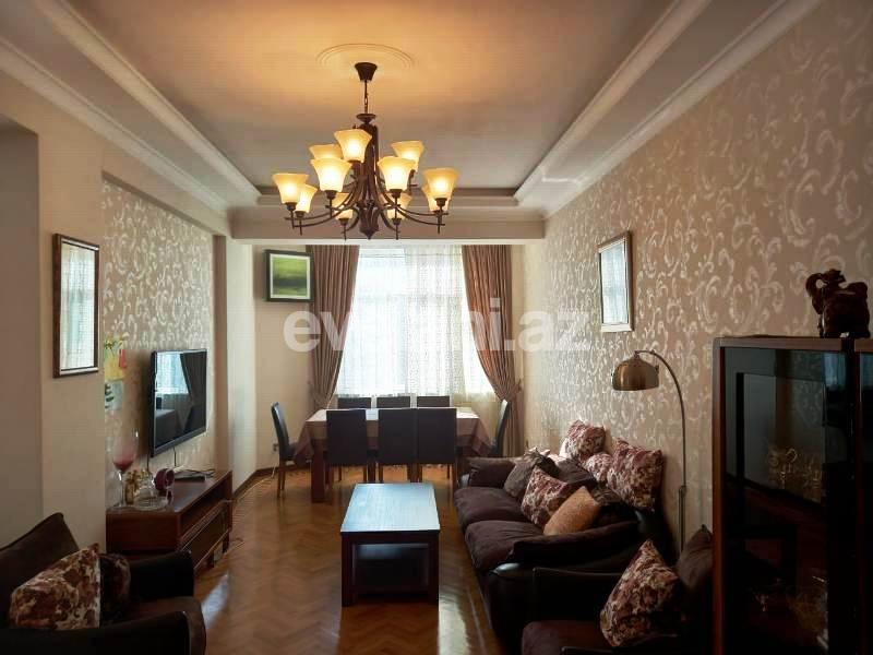 Satılır, yeni tikili, 3 otaqlı, 130 m², İnşaatçılar m.