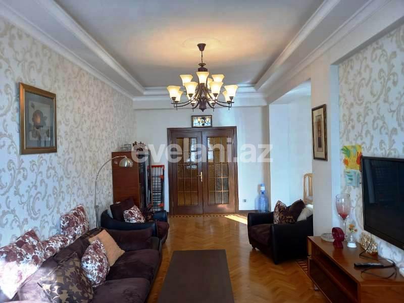 Satılır, yeni tikili, 3 otaqlı, 130 m², İnşaatçılar m.