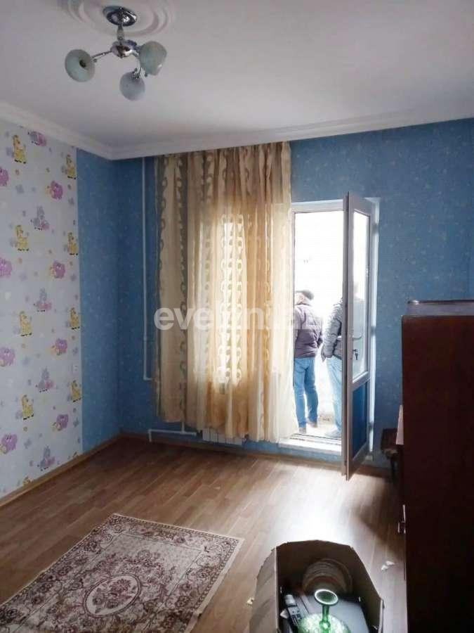 Satılır, köhnə tikili, 2 otaqlı, 45 m², İnşaatçılar m.