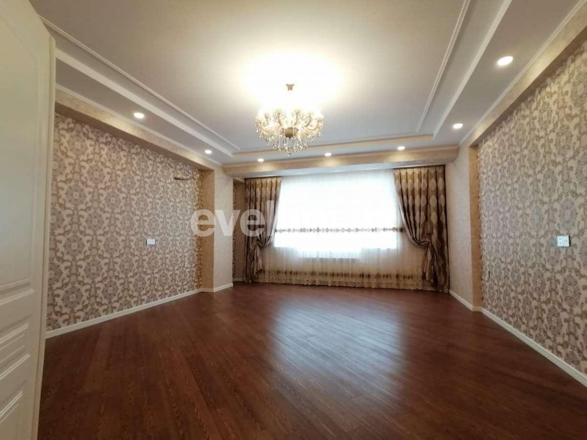 Satılır, yeni tikili, 3 otaqlı, 136 m², 8 Noyabr m.