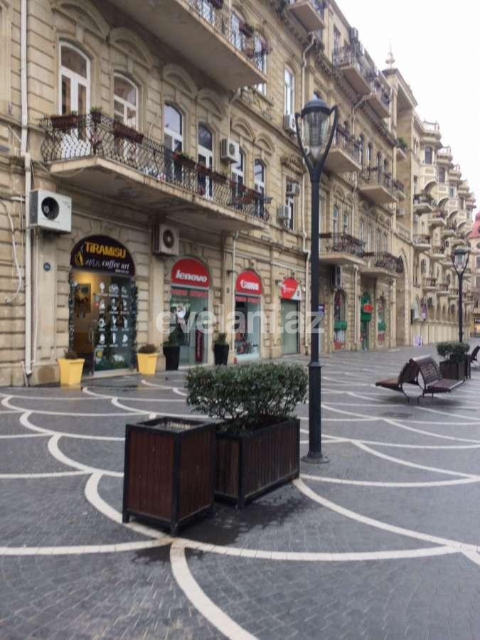 Satılır, köhnə tikili, 3 otaqlı, 100 m², Sahil m.