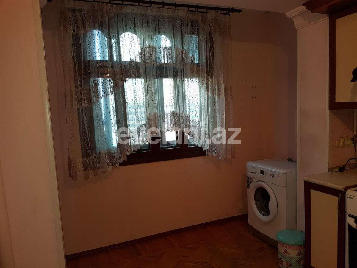 Kirayə verilir, köhnə tikili, 3 otaqlı, 90 m², 8-ci mikrorayon q.