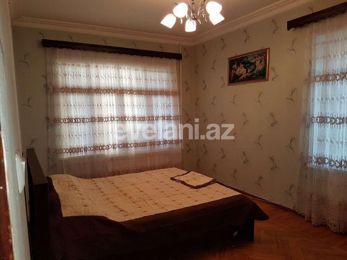 Kirayə verilir, köhnə tikili, 3 otaqlı, 90 m², 8-ci mikrorayon q.