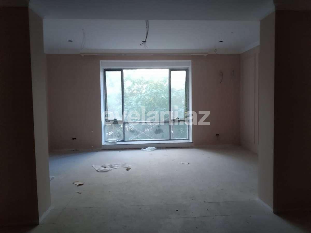 Satılır, ofis, 8 otaqlı, 230 m², 28 may m.