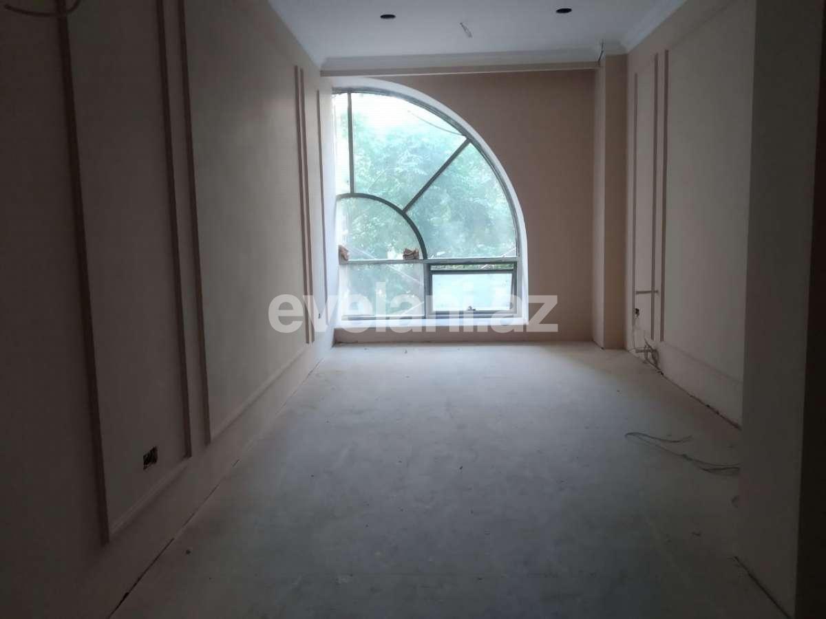 Satılır, ofis, 8 otaqlı, 230 m², 28 may m.