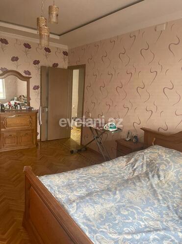 Sale, old building, 4 room, 100 m², Bakikhanov d.