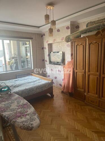 Sale, old building, 4 room, 100 m², Bakikhanov d.