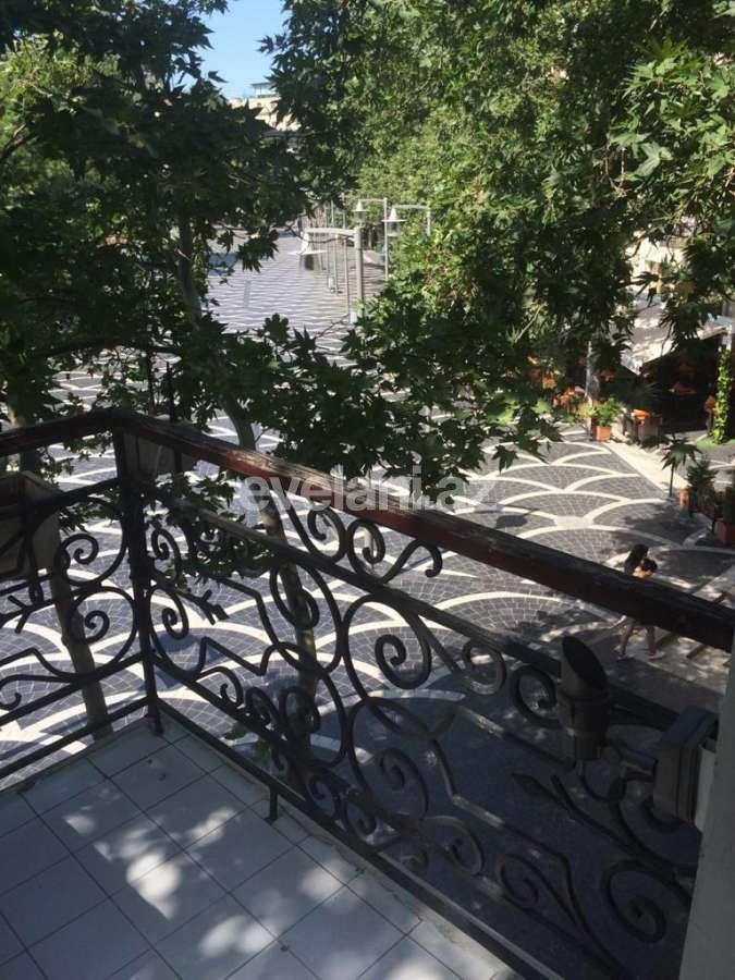 Satılır, yeni tikili, 2 otaqlı, 130 m², İnşaatçılar m.