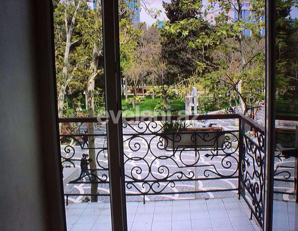 Satılır, yeni tikili, 2 otaqlı, 130 m², İnşaatçılar m.