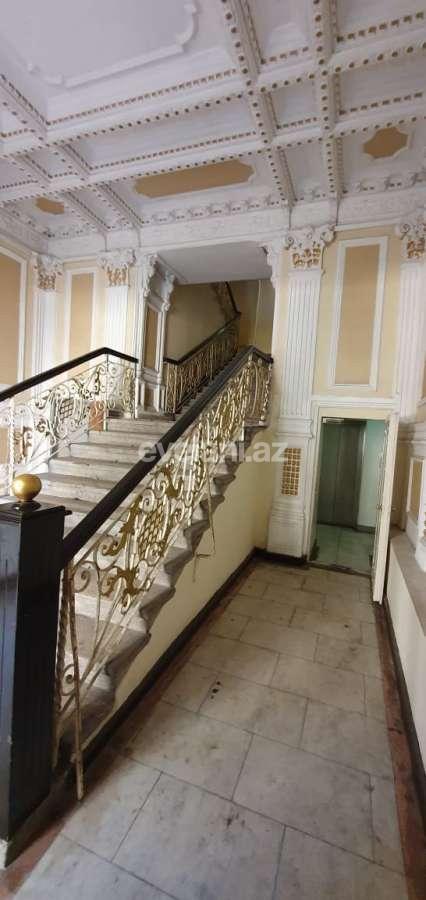 Rent, old building, 3 room, 110 m², Sahil m.
