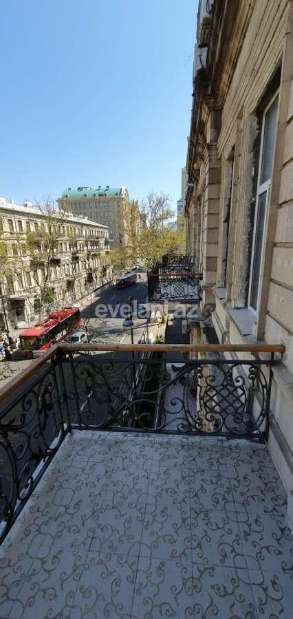 Rent, old building, 3 room, 110 m², Sahil m.