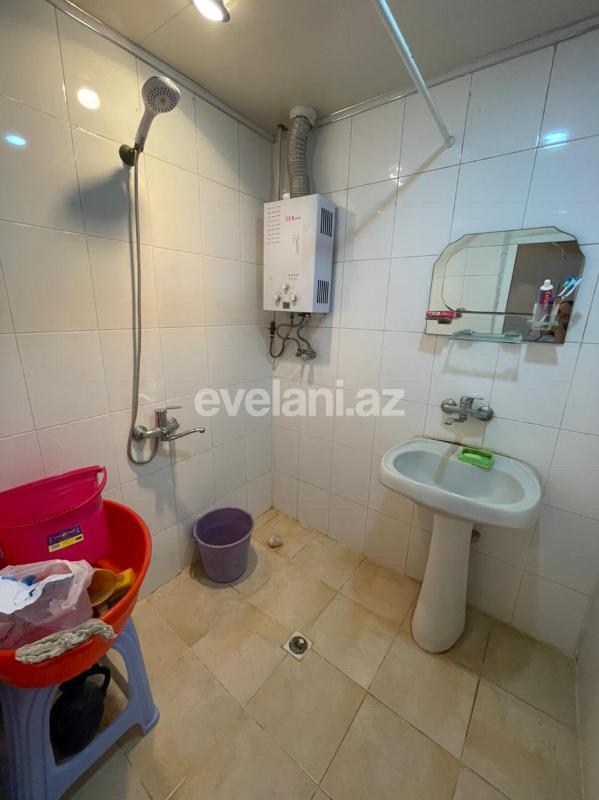 Sale, old building, 2 room, 45 m², Inshaatchilar m.