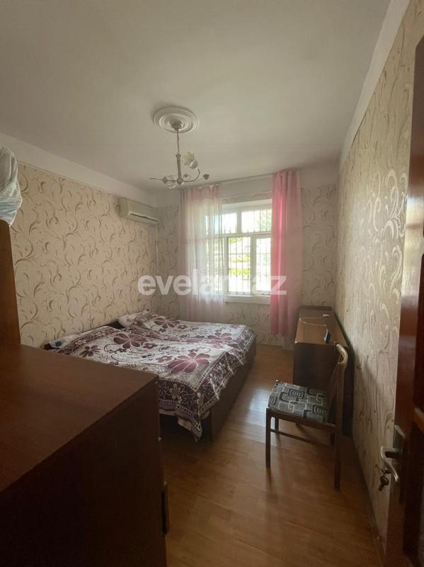 Sale, old building, 2 room, 45 m², Inshaatchilar m.