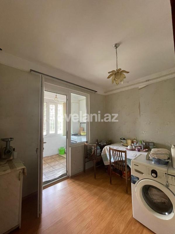 Sale, old building, 2 room, 45 m², Inshaatchilar m.