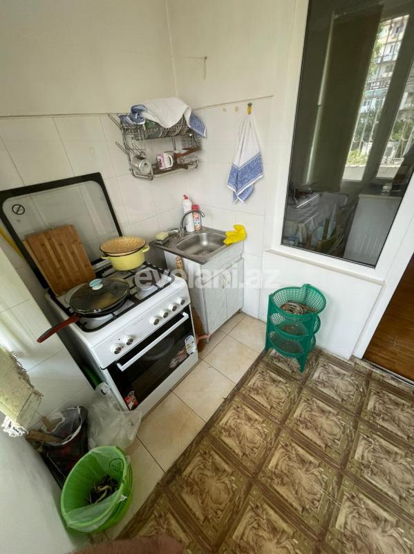 Sale, old building, 2 room, 45 m², Inshaatchilar m.