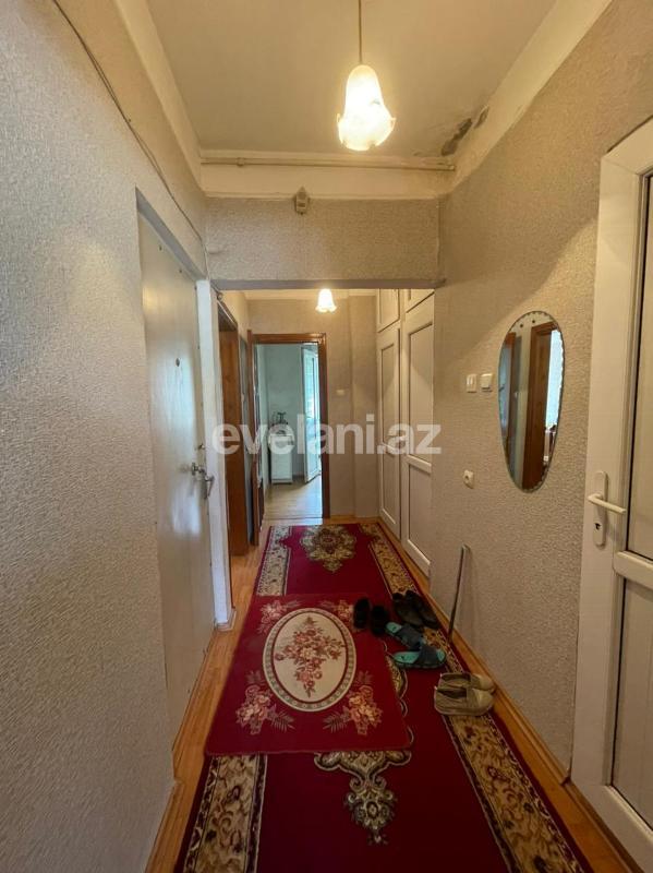 Sale, old building, 2 room, 45 m², Inshaatchilar m.