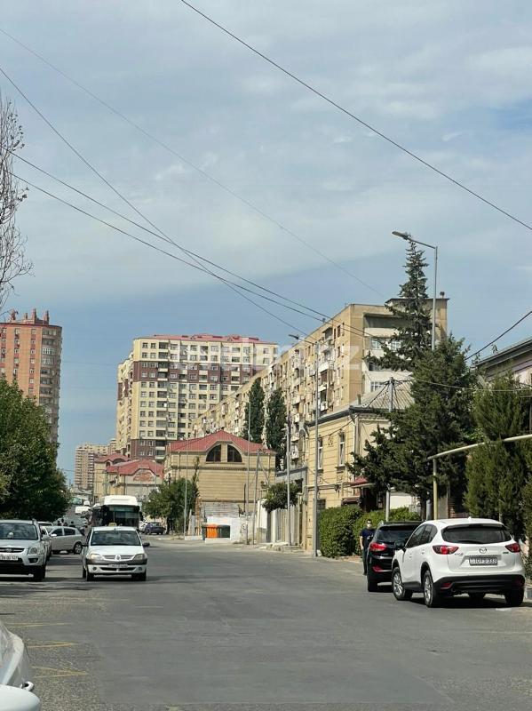 Sale, old building, 2 room, 45 m², Inshaatchilar m.