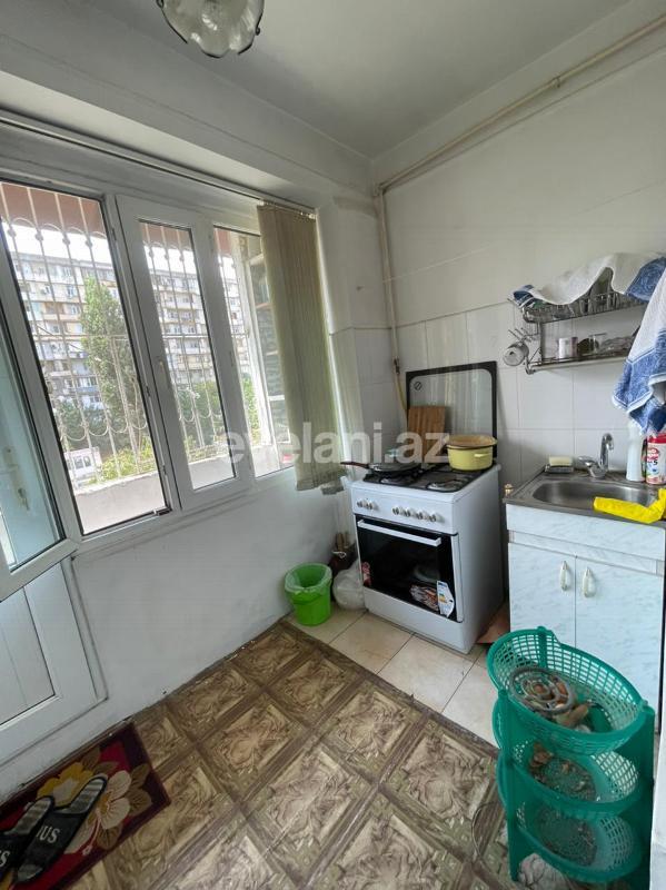 Sale, old building, 2 room, 45 m², Inshaatchilar m.