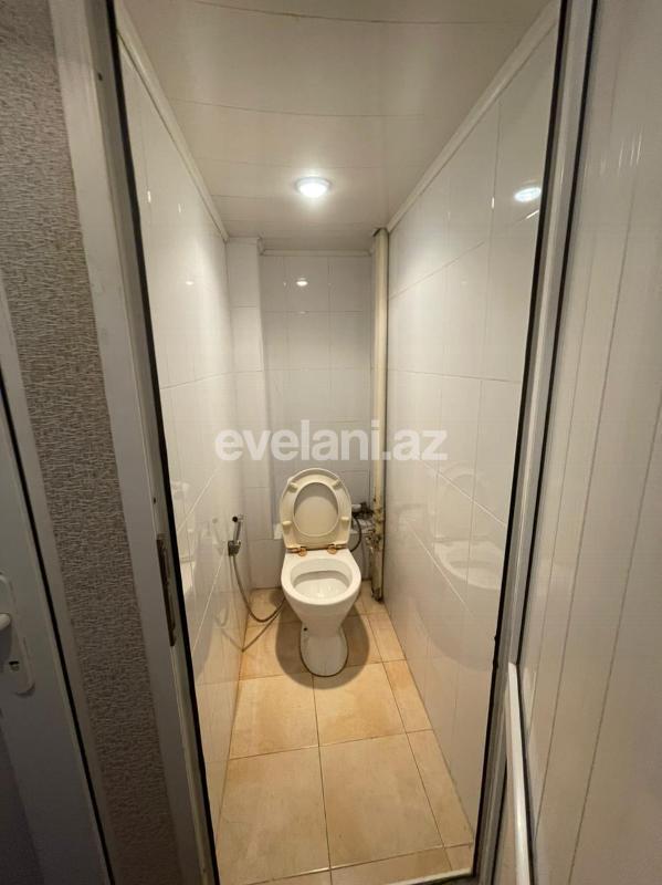 Sale, old building, 2 room, 45 m², Inshaatchilar m.