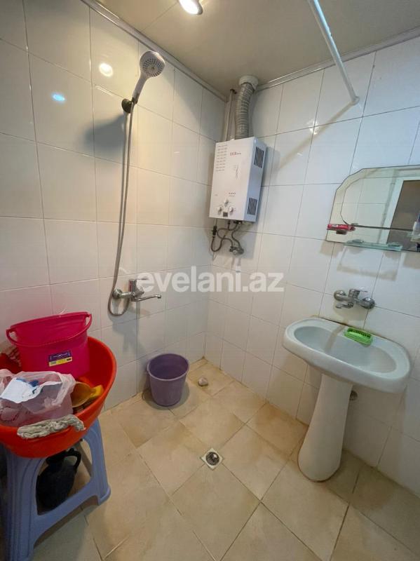 Sale, old building, 2 room, 45 m², Inshaatchilar m.