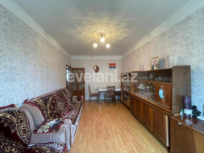 Sale, old building, 2 room, 45 m², Inshaatchilar m.