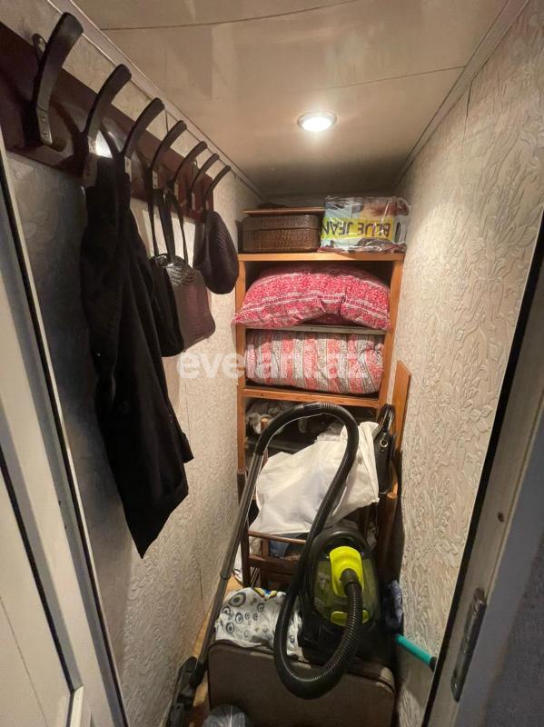 Sale, old building, 2 room, 45 m², Inshaatchilar m.