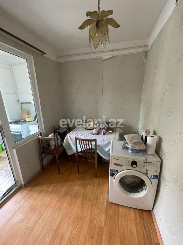 Sale, old building, 2 room, 45 m², Inshaatchilar m.