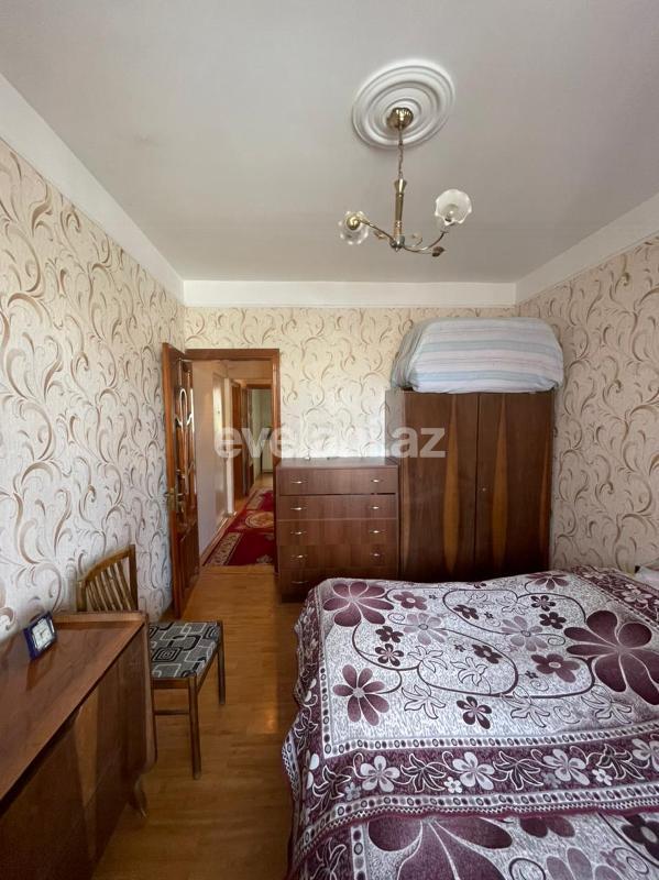 Sale, old building, 2 room, 45 m², Inshaatchilar m.