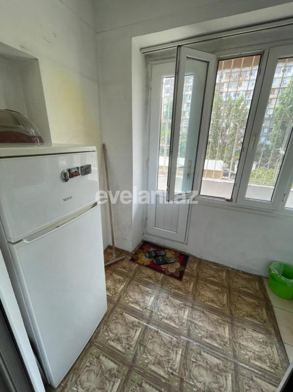 Sale, old building, 2 room, 45 m², Inshaatchilar m.