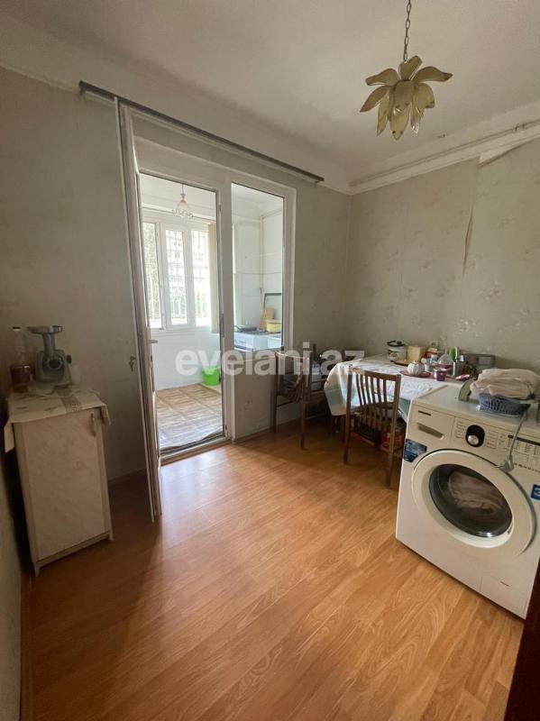 Sale, old building, 2 room, 45 m², Inshaatchilar m.