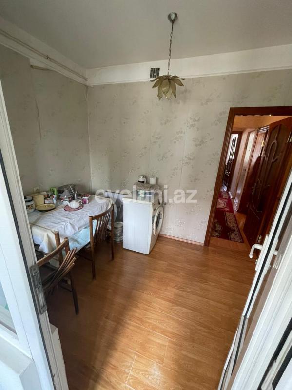 Sale, old building, 2 room, 45 m², Inshaatchilar m.