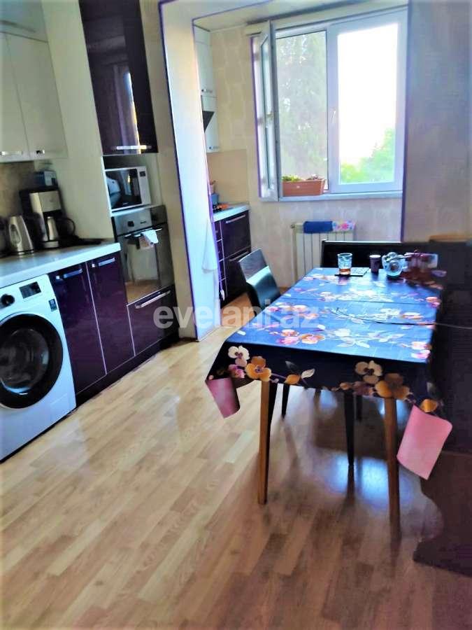 Sale, old building, 3 room, 80 m², Neftchilar m.