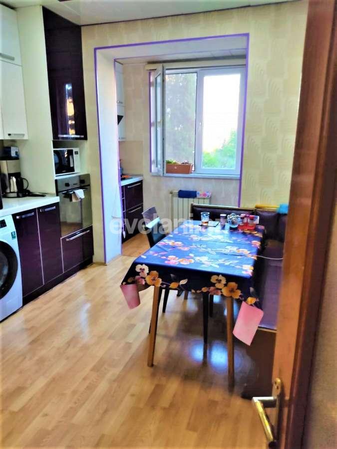 Sale, old building, 3 room, 80 m², Neftchilar m.