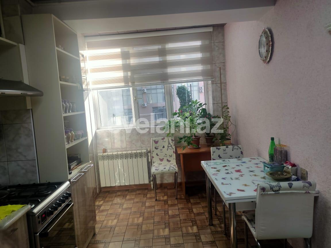 Satılır, köhnə tikili, 3 otaqlı, 110 m², Elmlər Akademiyası m.