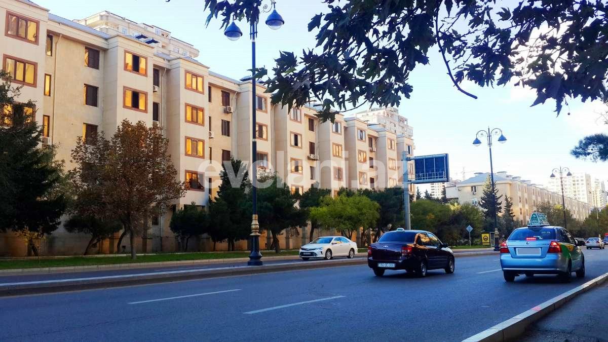 Sale, old building, 3 room, 70 m², Elmlar Akademiyası m.